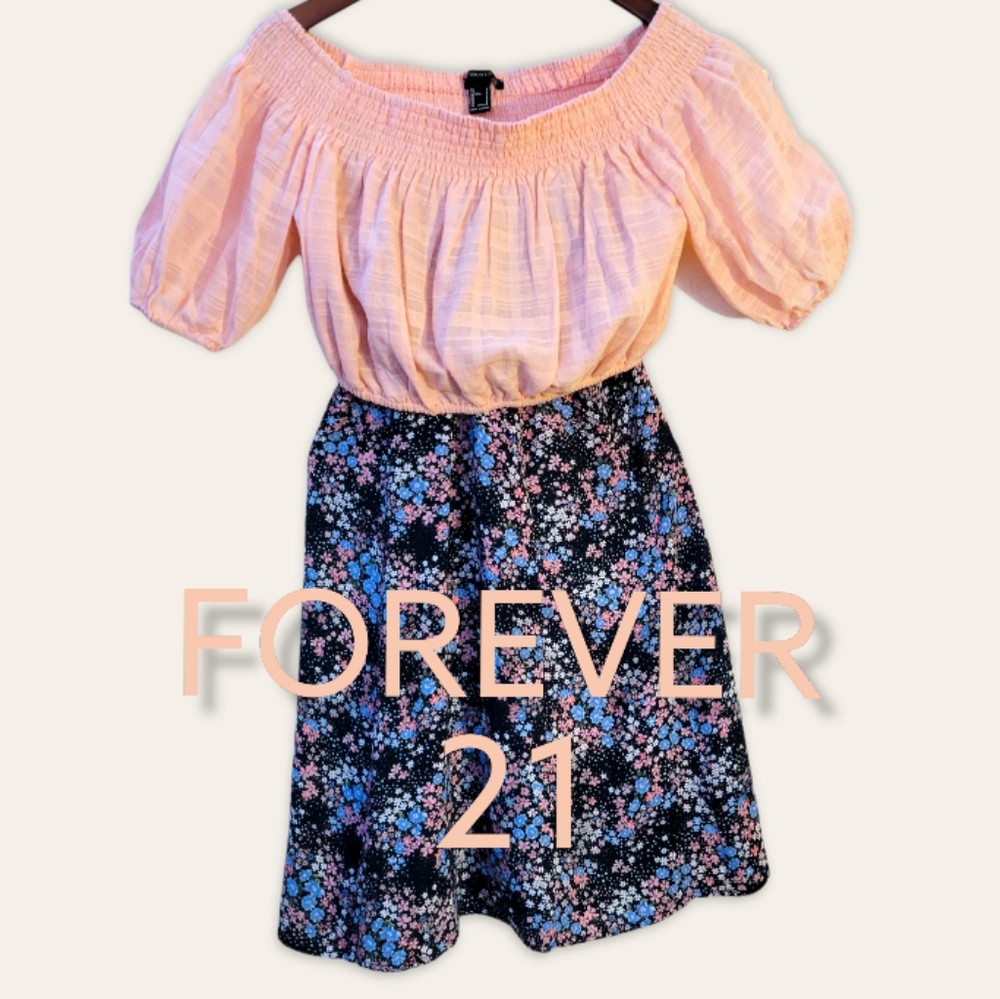 NWOT 🍑FOREVER 21 Crop Top Off the Shoulders Puffed Sleeves Size Small - Picture 1 of 7
